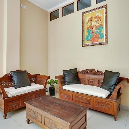 Oyo Flagship 90966 Moreno Homestay Legian Exterior foto