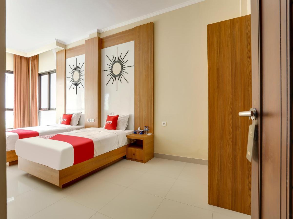 Oyo Flagship 90966 Moreno Homestay Legian Exterior foto