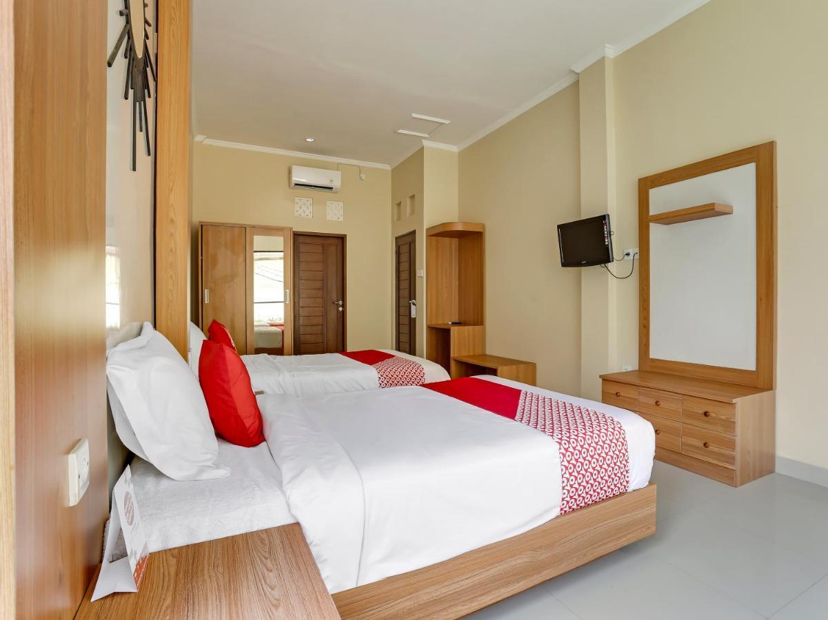 Oyo Flagship 90966 Moreno Homestay Legian Exterior foto